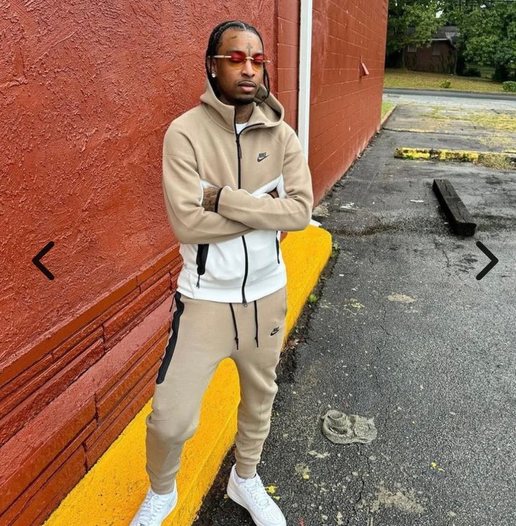 NIKE SPORTSWEAR LIGHT BROWN TECH FLEECE WINDRUNNER